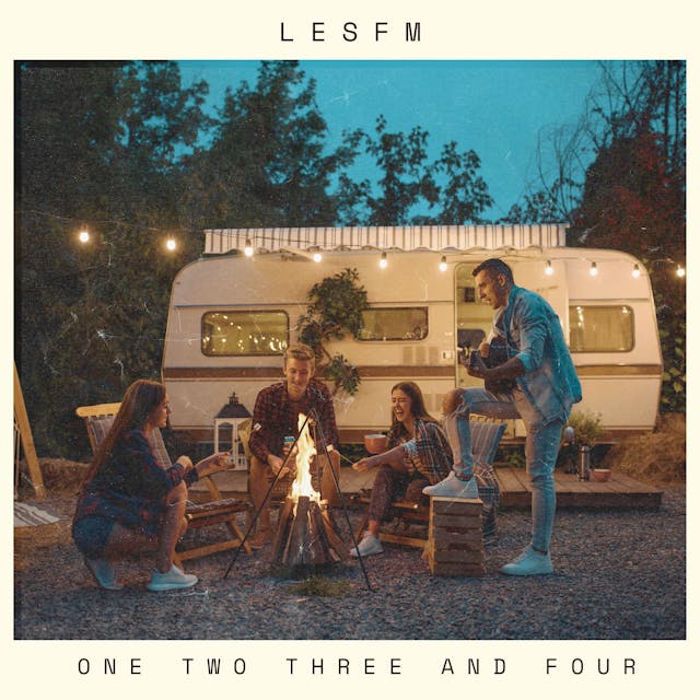 One Two Three and Four - Een opbeurende akoestische indie folk track die de geest van een levendige zomerdag vastlegt.