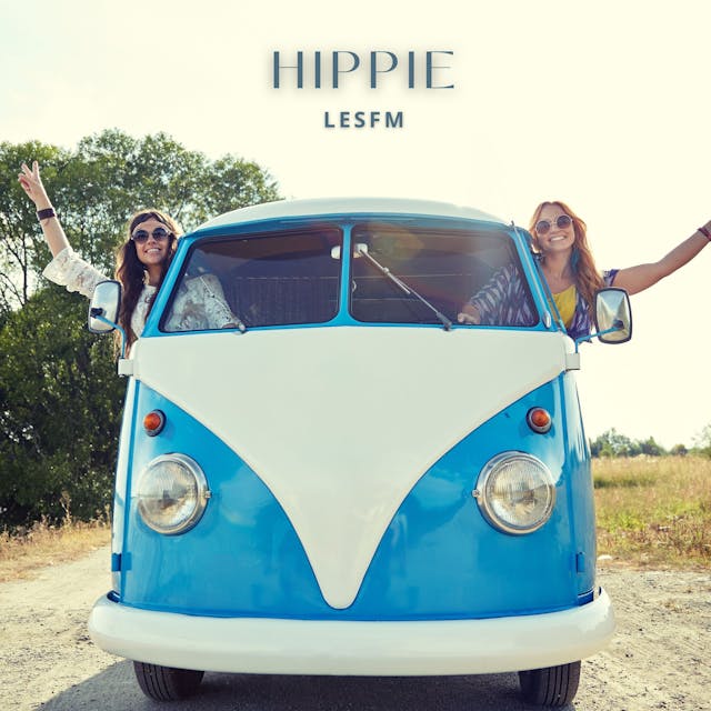 Ervaar 'Hippie', een rocknummer met ontspannen zomerse vibes en een retro-gevoel, perfect om te genieten van die relaxte, zonnige dagen.