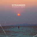 Sukella "Strangerin" ambient-kappaleen eteeriseen maailmaan, joka ympäröi sinut salaperäisissä ja kiehtovissa äänimaisemissa.