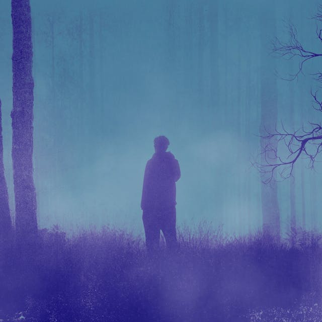 "Sleepy Fog" là một bản nhạc điện tử đen tối đẹp đến ám ảnh sẽ đưa bạn vào cuộc hành trình xuyên qua chiều sâu sương mù của tâm trí bạn.