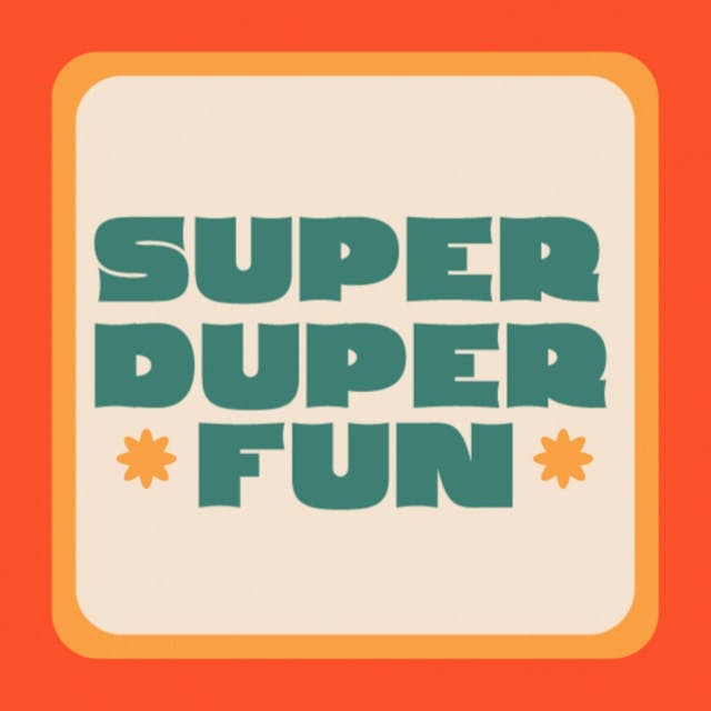  "Készülj fel egy vidám utazásra a "Super Duper Fun"-val – a fantasztikus vígjátékkal, amely mókás, vidám és tele nevetéssel. Ne hagyd ki ezt a jó hangulatú slágert!