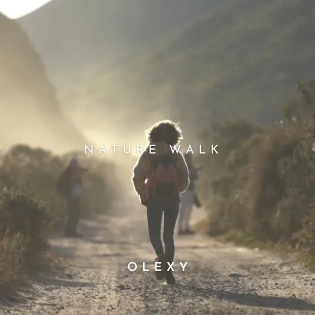 Machen Sie mit „Nature Walk“ eine ruhige Reise durch die freie Natur – ein akustischer Track, der Ruhe und Entspannung ausstrahlt.